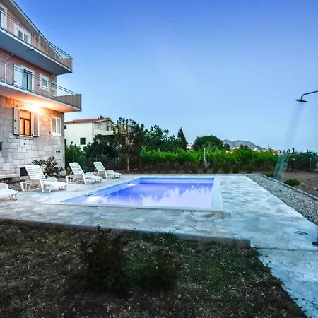Feriehus House With Pool Stipe