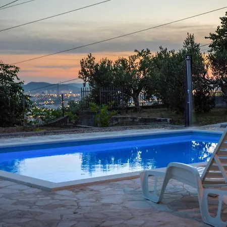 House With Pool Stipe Feriehus