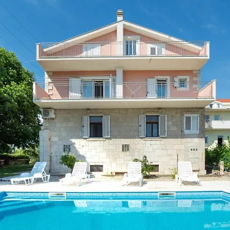House With Pool Stipe * Mravince
